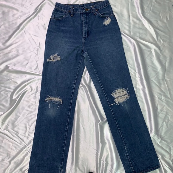 ๐ Vintage Distressed Wrangler Jeans ๐ - Picture 4 of 5